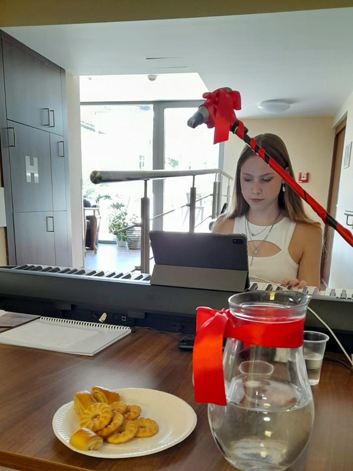 Hanička na klávesy roztančila naše srdce